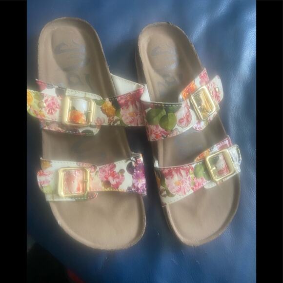 Madpaw buckle slides. Floral pattern on white. - Picture 2 of 5